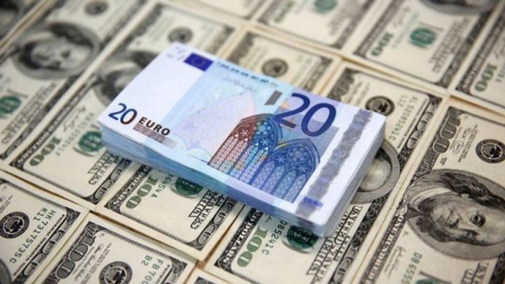 Avrupa'nın en büyük fonundan euro/dolarda parite beklentisi